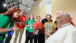 Papež František s mladými na Světových dnech mládeže v Lisabonu v roce 2023.
