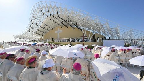 Папа призвал молодёжь быть светом Христовой любви