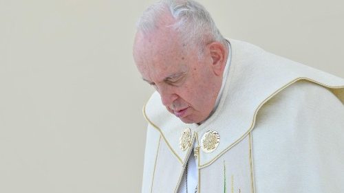 Papež František se modlí za oběti laviny v Gruzii