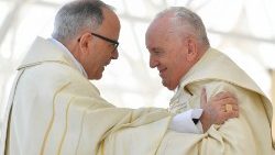 Патріарх Лісабона і Папа Фрацниск: знак миру під час Святої Меси на завершення СДМ
