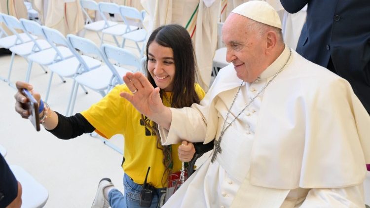 Schnell noch ein Selfie mit dem Papst...