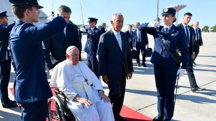 Papa Franjo i Predsjednik Republike Portugala u lisabonskoj zračnoj luci