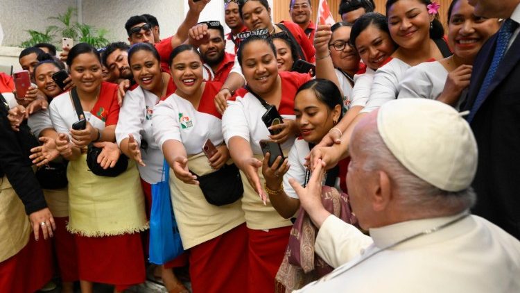 I giovani di Tonga dal Papa