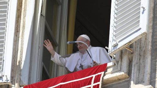 El Papa: Como María, cuando nos inclinamos, es cuando subimos