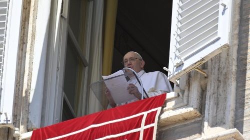 Папа закликав молитися за Україну та звернув увагу на трагедії Середземномор'я