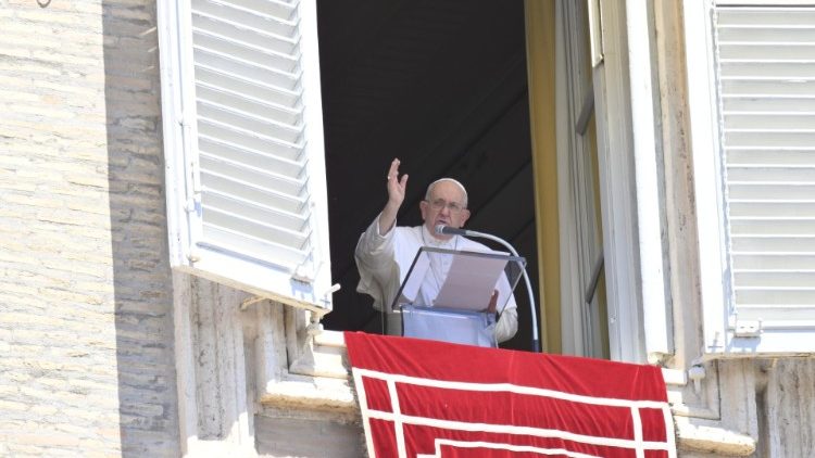 Papst Franziskus beim Angelus