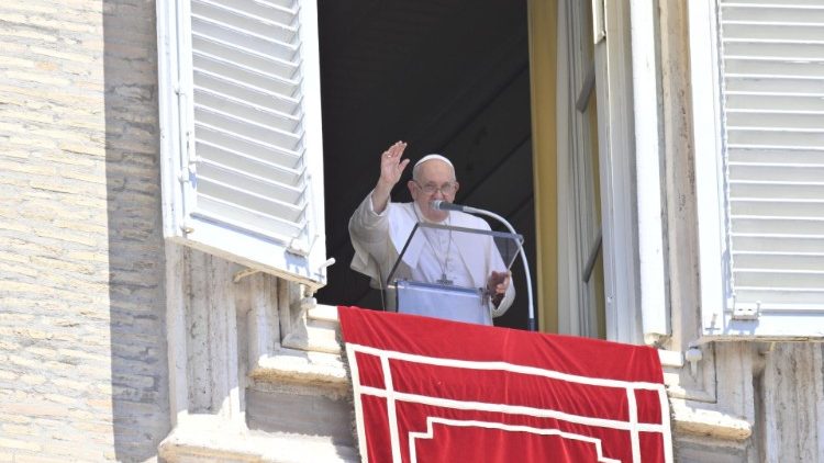 البابا فرنسيس يتلو صلاة التبشير الملائكي