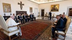Paavi Franciscus Euroopan lakimiehille: laista ei saa tinkiä kriisien keskellä