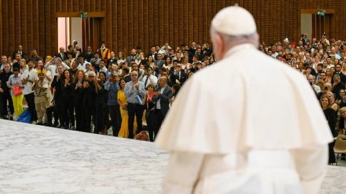 Il Papa: nei momenti difficili e di gioia rivolgiamoci a Maria, la nostra madre