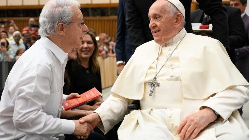 Frei Betto com o Papa Francisco - Audiência Geral desta quarta-feira, 23 de agosto de 2023 (Vatican Media)
