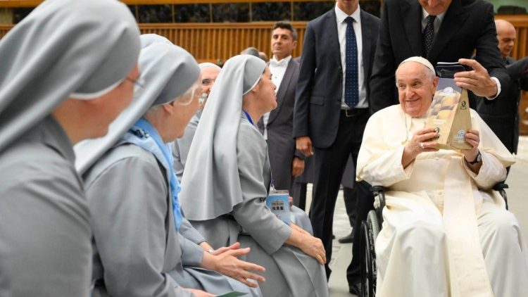 Les Sœurs Disciples de Jésus Eucharistie, reçues par le Pape François, le 25 août 2023.