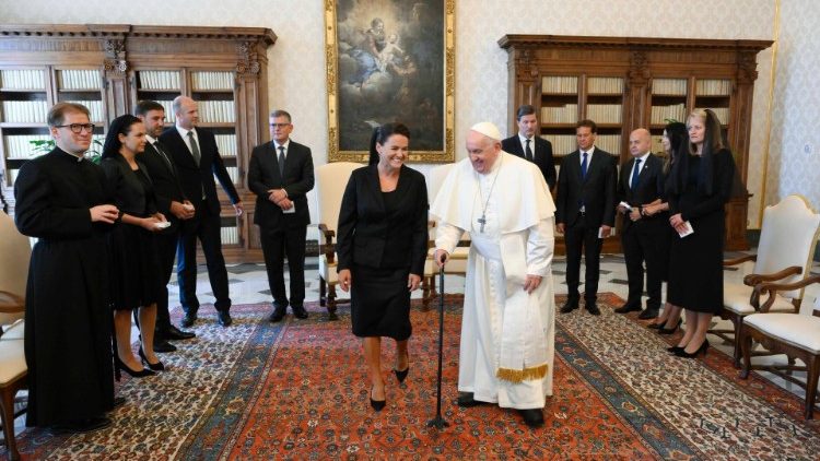 Papa Franjo s mađarskom predsjednicom Katalinom Novák