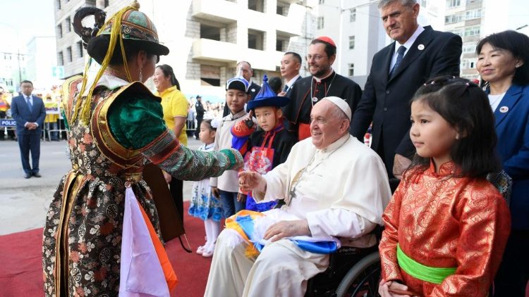 Un omaggio al Papa al suo arrivo nella Prefettura Apostolica