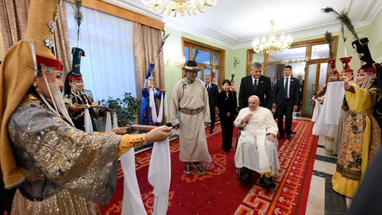 Papst Franziskus im Staatspalast der mongolischen Hauptstadt