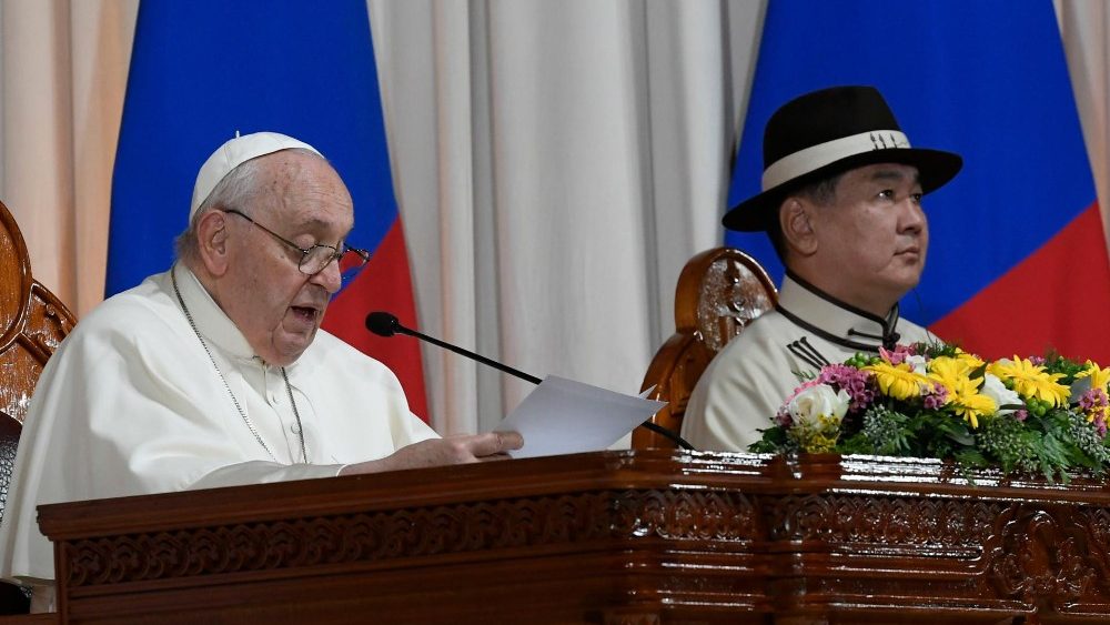Papa inicia visita à Mongólia e envia mensagem 'unidade e paz' à China