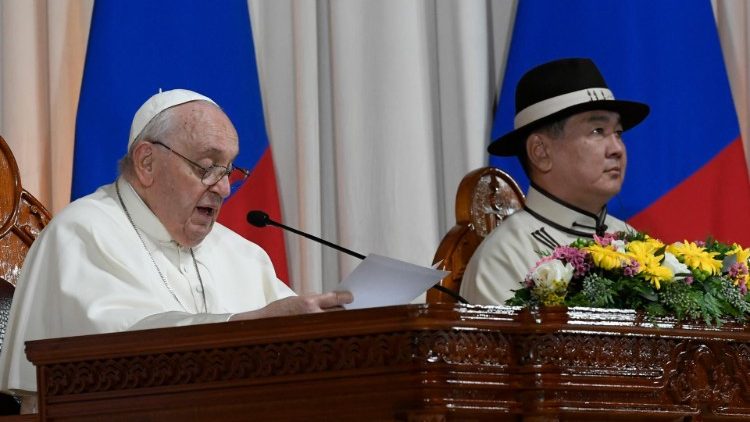 Paavi Franciscus Mongolian yhteiskunnallisille johtajille