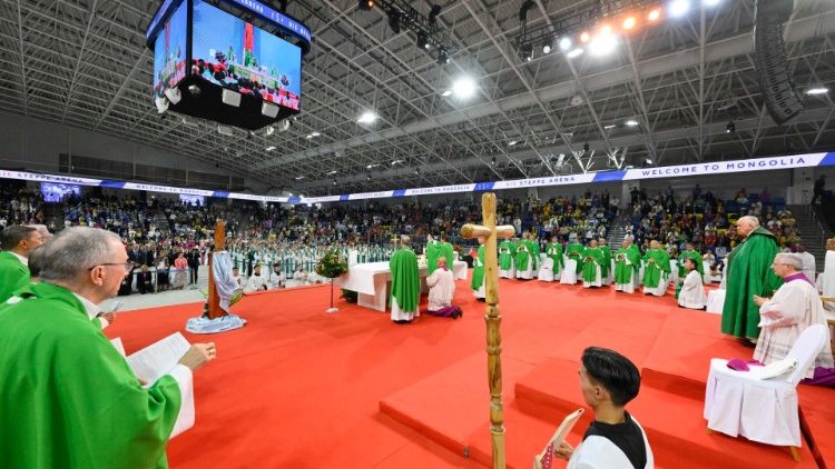 Santa Missa presidida pelo Papa Francisco na "Steppe Arena"