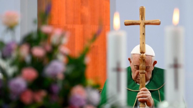 Pope Francis prays at Mass in Mongolia