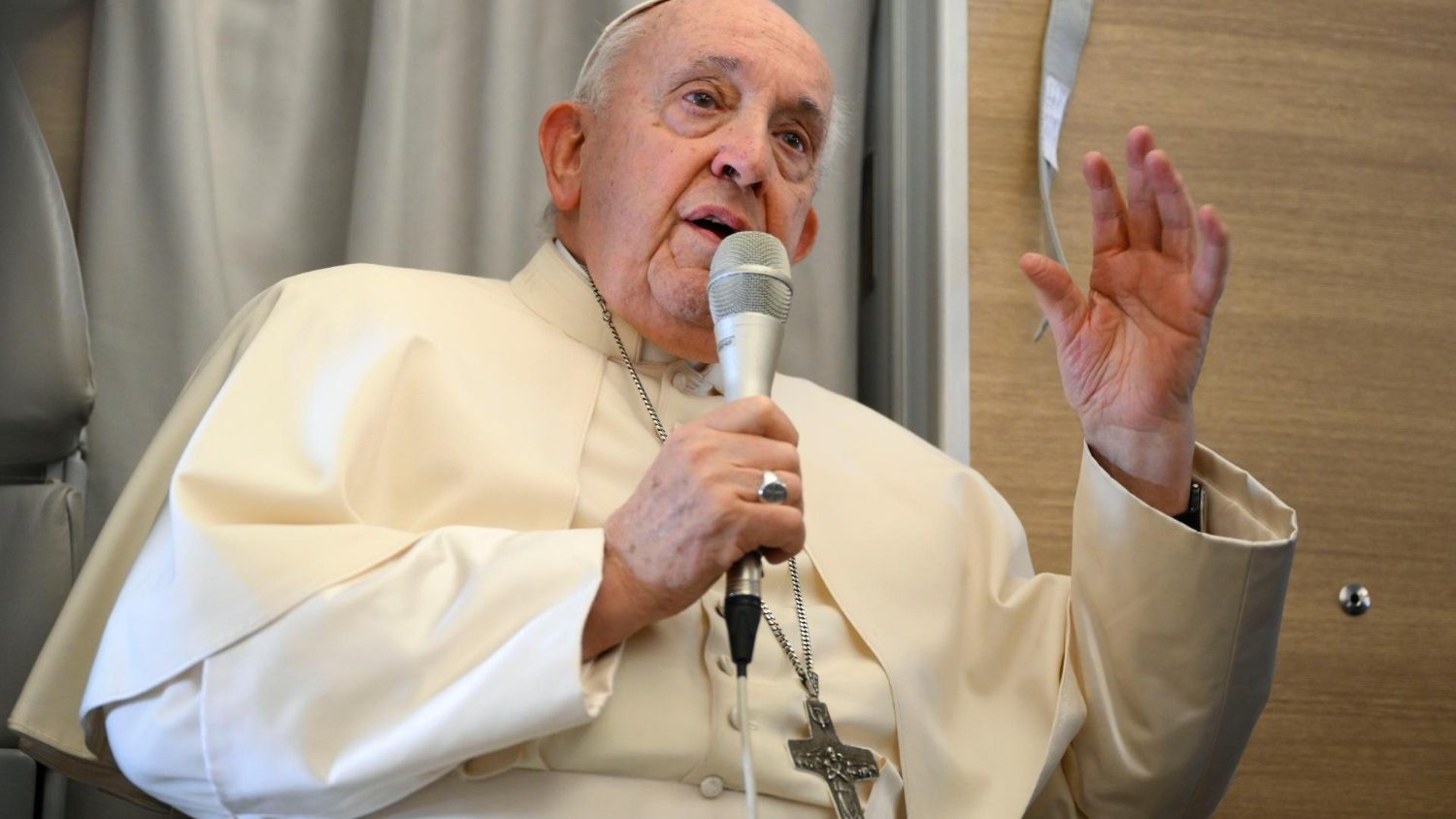 El Papa respondió a los periodistas del vuelo