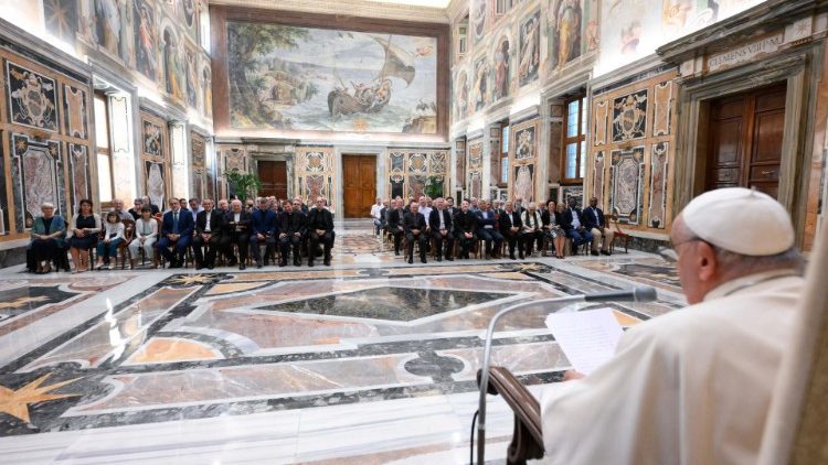 البابا فرنسيس يستقبل المشاركين في الأسبوع البيبلي الوطني السابع والأربعين