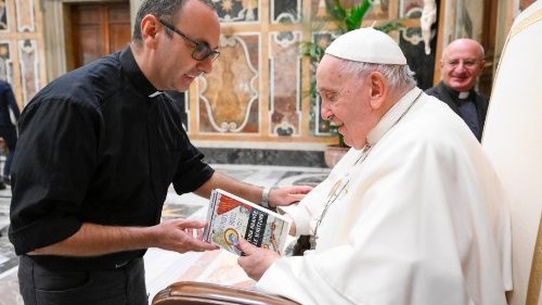 O Papa: que a Bíblia seja cada vez mais patrimônio de todos