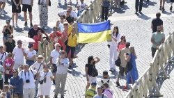 Ukrainos vėliava sekmadienį Popiežiaus maldos susitikime Šv. Petro aikštėje