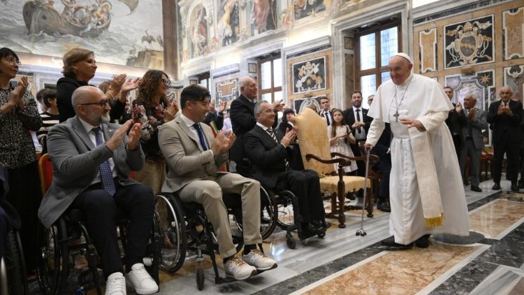 البابا فرنسيس يستقبل وفد الرابطة الوطنية الإيطالية لضحايا تشوهات وإعاقات العمل ١١ أيلول سبتمبر ٢٠٢٣