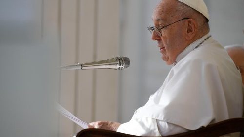 Il Papa: il cristiano si sporchi le mani nelle grandi questioni sociali e politiche di oggi