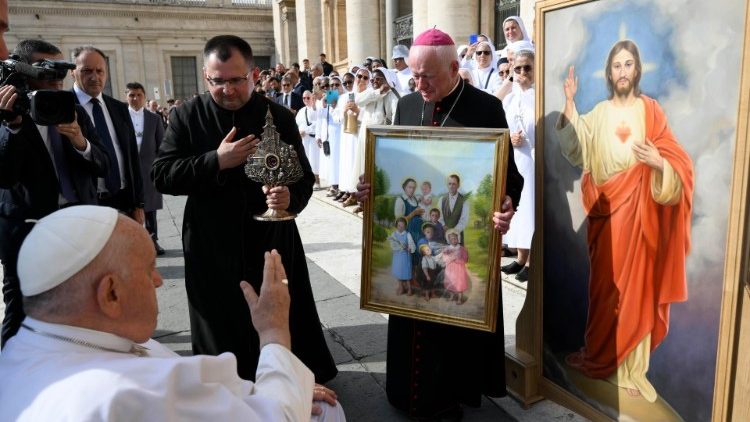 Popiežius laimina paveikslą, kuris keliaus po Peremišlio arkivyskupiją
