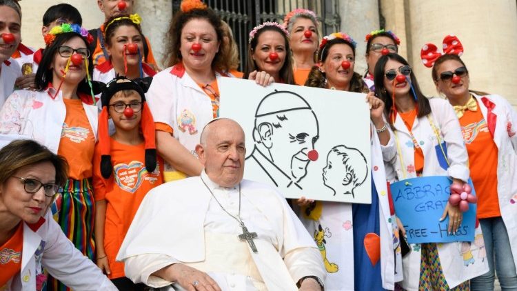 L'associazione di volontari con il Papa