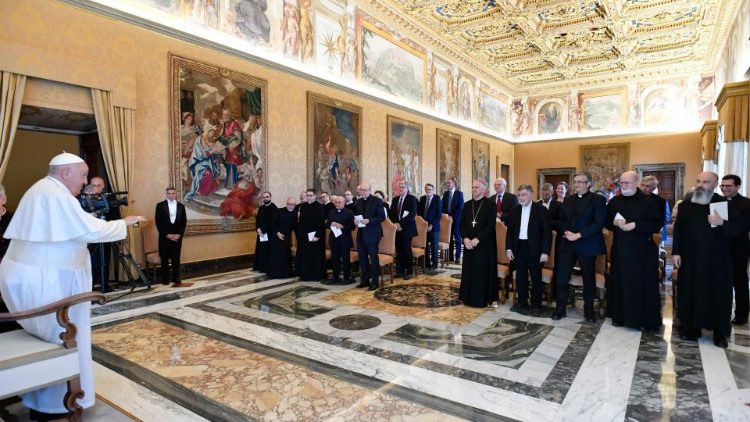 教皇フランシスコ、使徒聖パウロをめぐるエキュメニカル対話の参加者と　2023年9月14日　バチカン宮殿