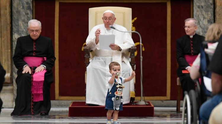 El Papa pronuncia su discurso.