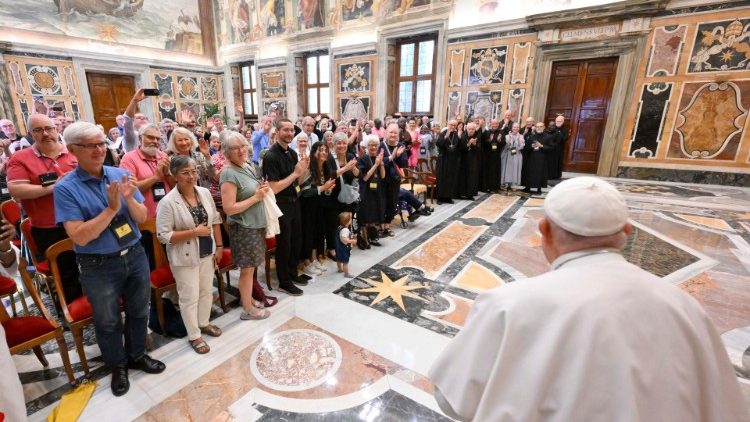Deltagarna i benediktinoblaternas femte världskongress togs emot på audiens av påven Franciskus fredagen den 15 september 2023