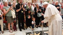 프란치스코 교황과 베네딕도회 봉헌회 세계총회 참가자들의 만남
