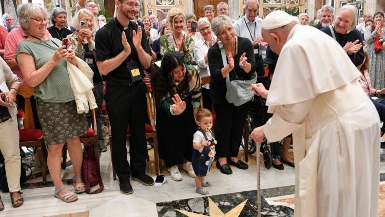 Papa Francisc și participanții la al V-lea congres mondial al Oblaților Benedictini