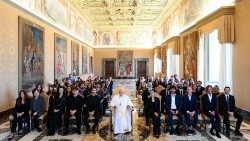 Papa Francisc și participanții la ediția 2023 a concursului "Christmas Contest"