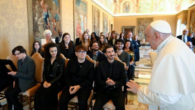 W momencie spotkania Papieża z uczestnikami "Konkurs świąteczny"