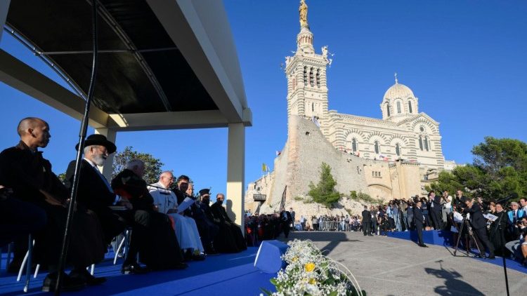 Momento de Recolhimento no Memorial dos Migrantes e dos Marinheiros mortos no mar, em Marselha