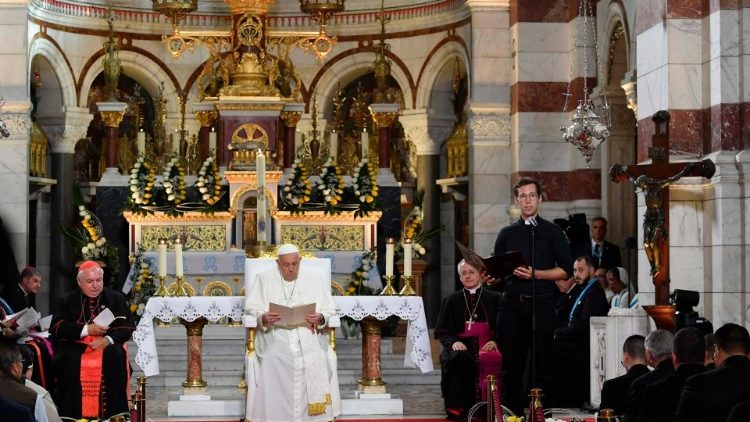 2023.09.22 Viaggio a Marsiglia - Preghiera Mariana con il Clero Diocesano nella Basilica di Notre-Dame-de-la-Garde