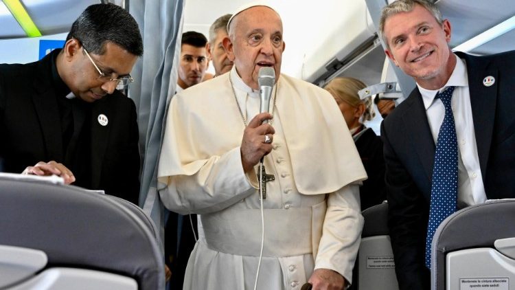 Papa Francisko amezungumza na waandishi wa habari