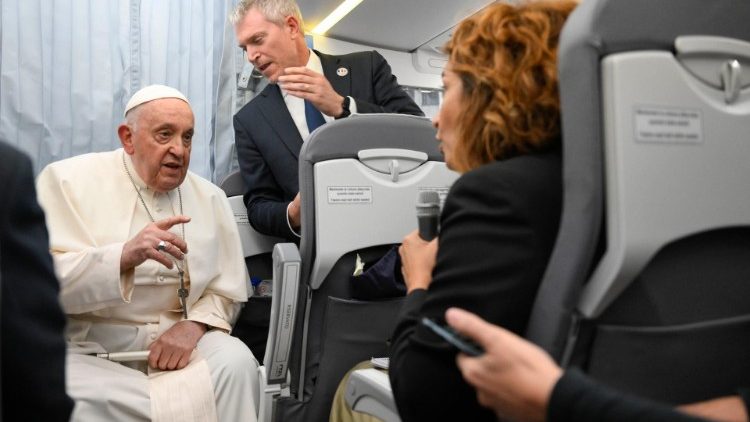 Conférence de presse du Pape dans le vol retour de Marseille