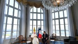 El Papa Francisco se reunió con el Presidente francés Emmanuel Macron