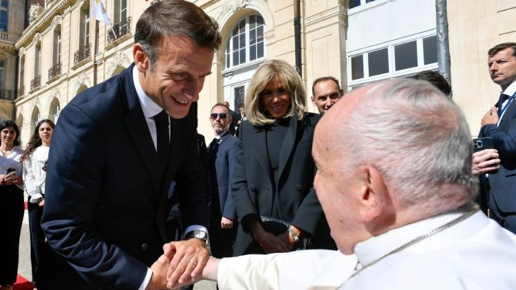  Papež Frančišek in francoski predsednik Macron