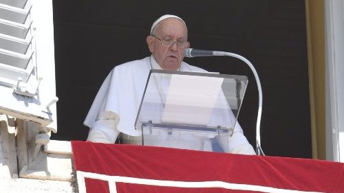 El Papa en el Ángelus: Superar la justicia humana y apostar por el amor gratuito