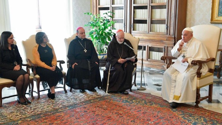 Ferenc pápa a Ceprome tagjaival a Vatikánban