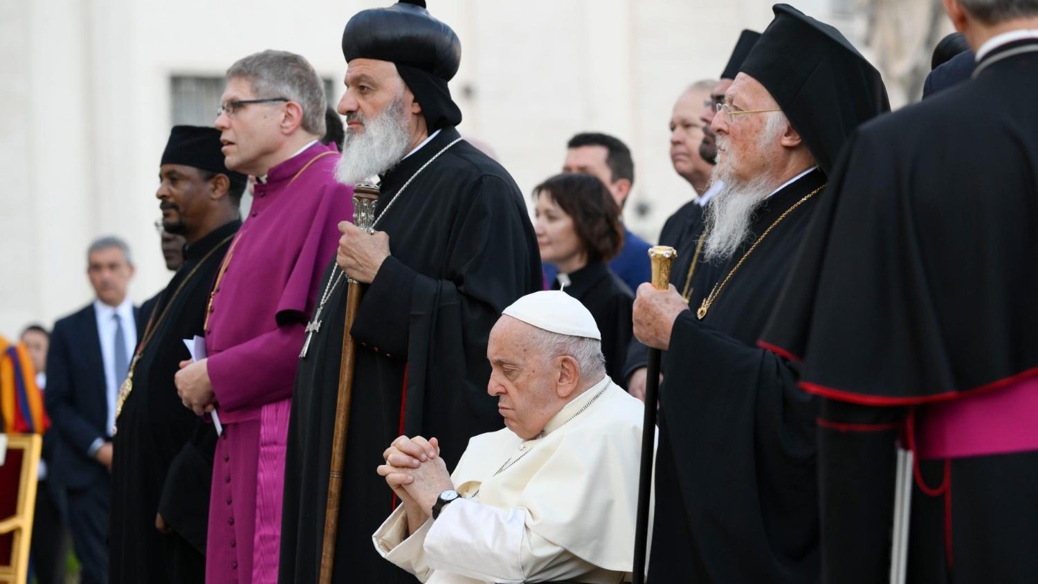 A Multitude in Prayer: Opening of the Synod Unites God’s People in Listening to the Holy Spirit