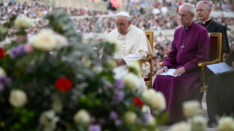 Entre los líderes religiosos invitados a la vigilia, se encontraba el Arzobispo de Canterbury, Justin Welby. (Vatican Media)
