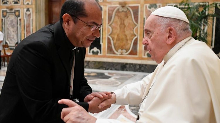 El saludo al Papa del superior general de los Misioneros del Sagrado Corazón