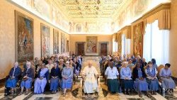 Papież przyjął dzisiaj na audiencji Małe Siostry Jezusa zgromadzone w Rzymie na XII Kapitule Generalnej.
