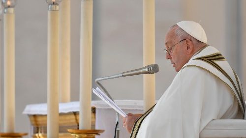 Papež zahájil synodu: Používejme zbraně evangelia, pokoru a jednotu, modlitbu a lásku